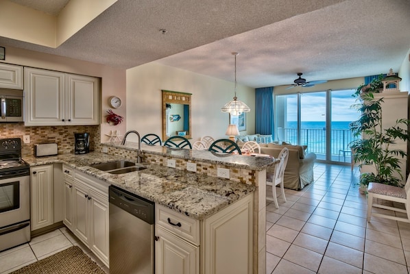 2023 new "Chefs"kitchen, granite, cabinets, granite from Brazil seating for 6 