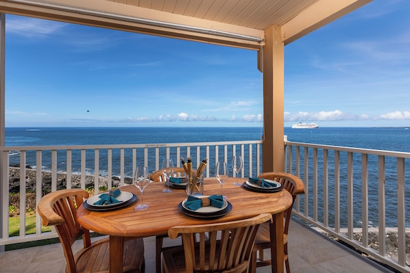 Lanai - over looking the ocean.