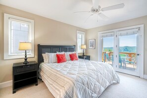 Primary Bedroom--- King Size Bed, Mountain View