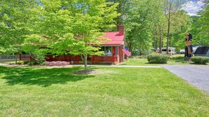 This cabin is quintessential Maggie with its look and location