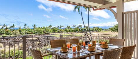 Ocean view al fresco dining in paradise