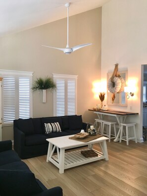 Living Room /Pub table with extra dining /seating for 4