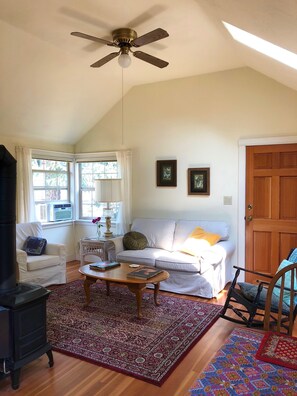 Vaulted ceiling in the living room.