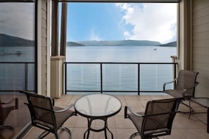 Covered deck w/big lake views