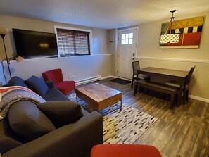 Dining area that seats 4-5 but also has hidden leaf that can make table larger