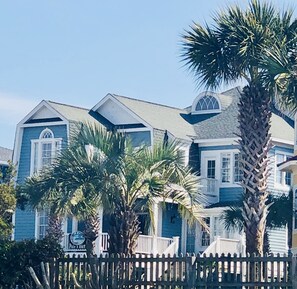 Some people say we are the prettiest house on the island... we think so!
