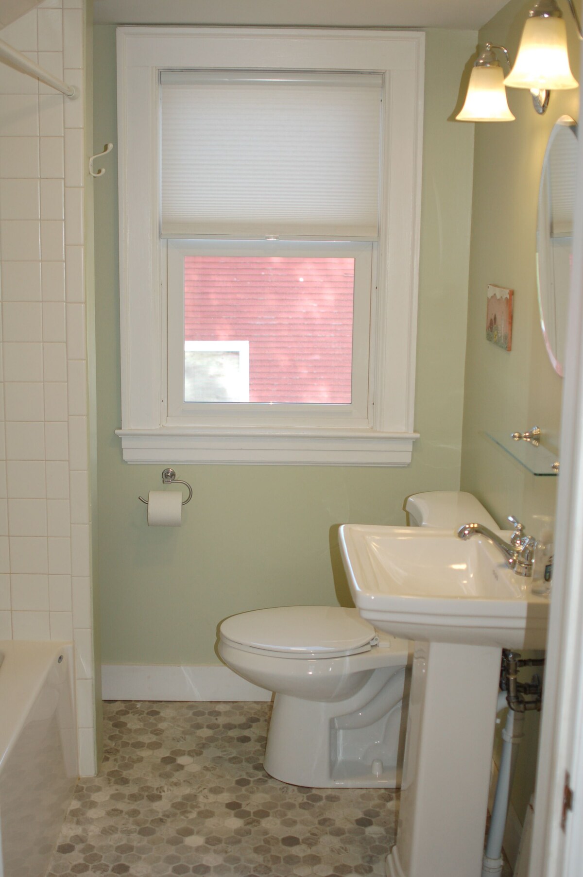 Bright 3 bed 2 bath home!