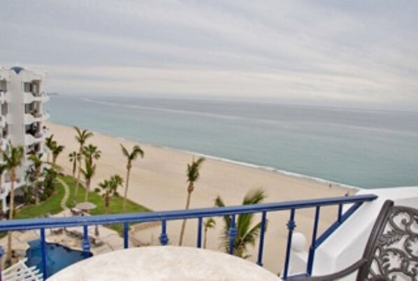 Ocean front complex with views for miles
