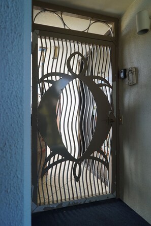 Private entrance to lanai and condo entry