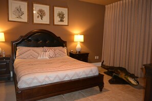 King size bed in the Master.  Yes, it is a real alligator!  :)