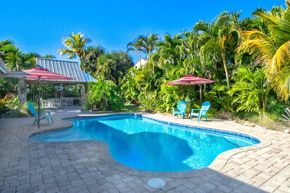 Spectacular outdoor entertainment with heated Pool, tiki hut, grill. 