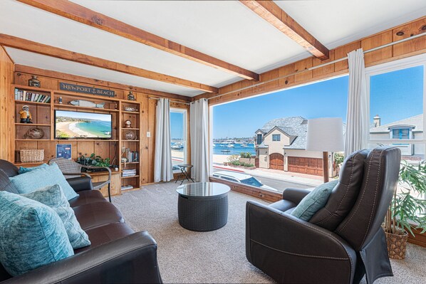 Come and enjoy gorgeous bay views from our historic upstairs charmer, close to the best of Newport, but on a quiet residential street.
                