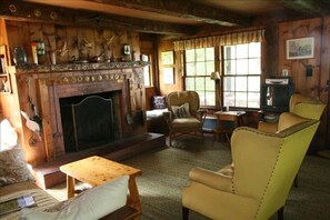 An inviting and cozy living room...great for visiting, reading, games