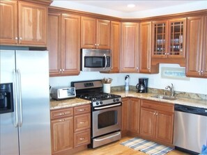 Fully Equiped Kitchen with Stainless Steel Appliances