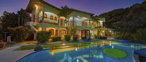 House view from the pool