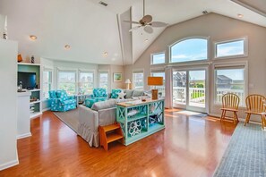 Surf-or-Sound-Realty-Forever-Sunshine-868-Great-Room-2