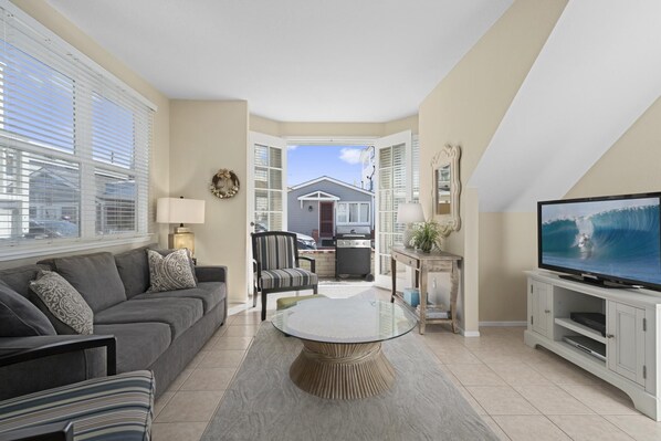 Neat as a pin, this downstairs split level unit is just a half block from the 27th Street beachfront and boardwalk.
                