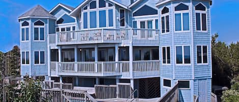 East View Overlooking Oceanfront Pool and Ocean