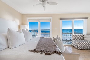 Private entrance to Gulf facing balcony
