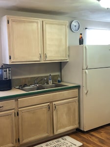5 minutes from HOLIDAY WORLD-DOWNSTAIRS APARTMENT -  -HOLIDAY GUEST HOUSE