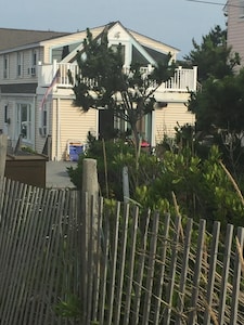 BRANT BEACH - One house off Ocean