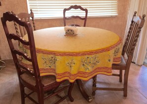 Cozy 'breakfast nook' next to kitchen. Table leaf available for larger group.