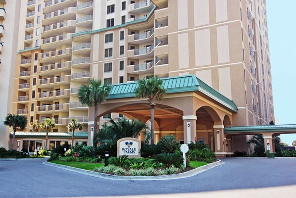 Entrance to Royale Palms