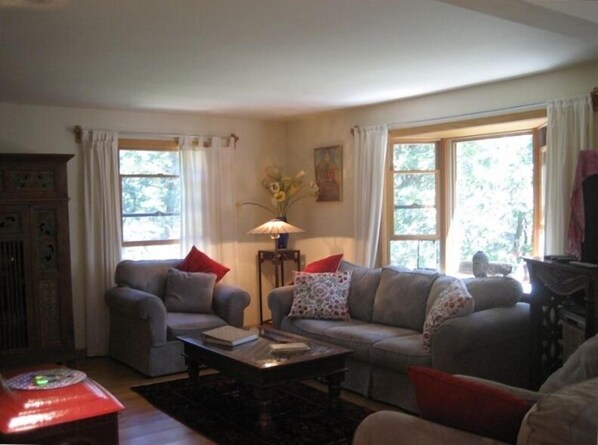 sitting area with huge Bay window