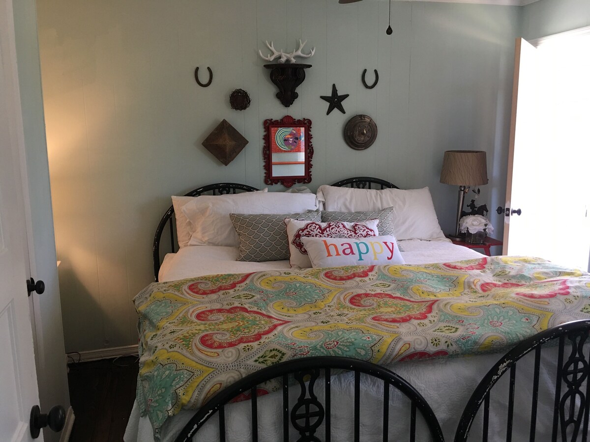 3 Bedroom Cottage on Agritourism Rescue Farm on Beautiful Lake Hartwell –