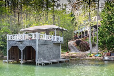 BEAUTIFUL CAPE COD HOME ON LAKE BURTON