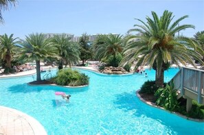 LAGOON POOL WITH ZERO ENTRY 