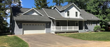 Beautiful lake home on Big Pine Lake