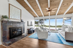 Ocean front Views, Crashing Waves and Wildlife all from the couch!
