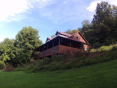 Step back in time in the Tennessee hills at the Starlite Retreat Cabin