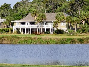 5700 square feet
One of the last Polynesian roofs fully restored 8 bedrooms