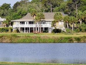 5700 square feet
One of the last Polynesian roofs fully restored 8 bedrooms