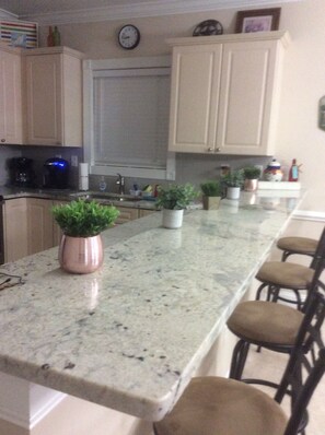 Kitchen with breakfast bar, seats 4