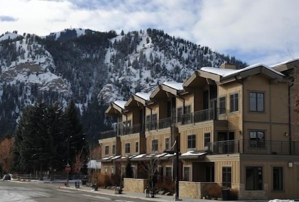 Exterior view with the mountains in the background