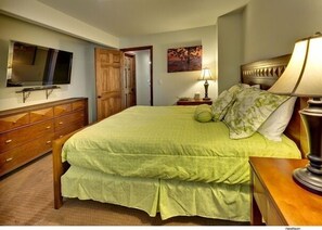 1st floor MBR. Luxurious queen bed and quality furnishings.