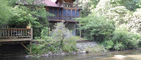 Cartecay Hideaway, steps from the river