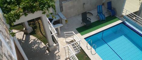 Birds eye on pool and lower level from upper level balcony