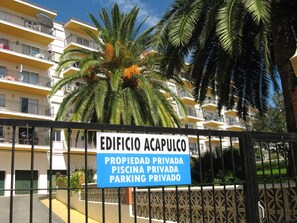 Private, locked  entrance to Edificio Alcapulco with parking behind building