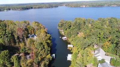 Lake Gaston 6BR 4BA 4500 SF main lake views in calm cove High Speed internet!