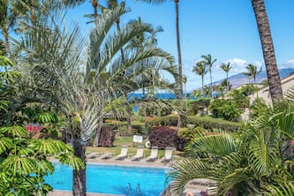 Modern Renovated Maui Kamaole Condo Near Main Pool, Beach Across Street