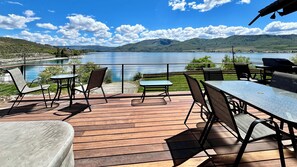Hot tub and beautiful view of Lake Chelan