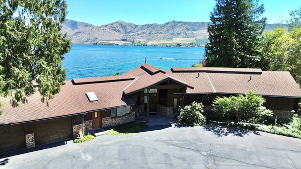 Bird's eye view of Sunnyview West with gorgeous views of beautiful Lake Chelan