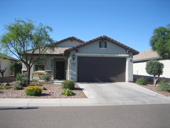 HOUSE - FRONT YARD