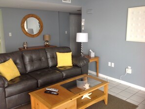 Very comfy and homey feeling living room
