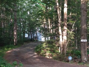 Cottage  entrance drive way