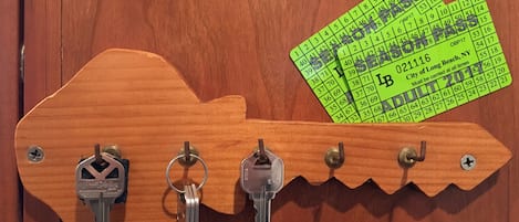 multiple sets of house keys & beach passes are provided for tenants of the house